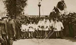 Enfants de chœur de St. Clement Danes marquant les limites de leur paroisse, sur l